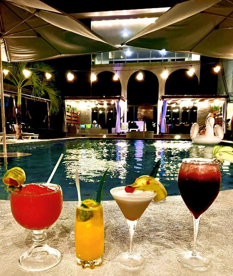 Show Pony Beach Resort And Suites Las Lajas  Dış mekan fotoğraf