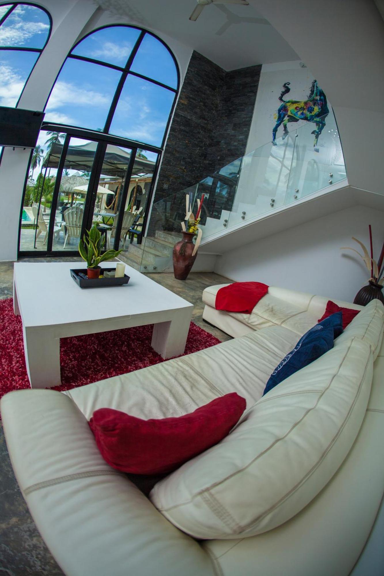 Show Pony Beach Resort And Suites Las Lajas  Dış mekan fotoğraf