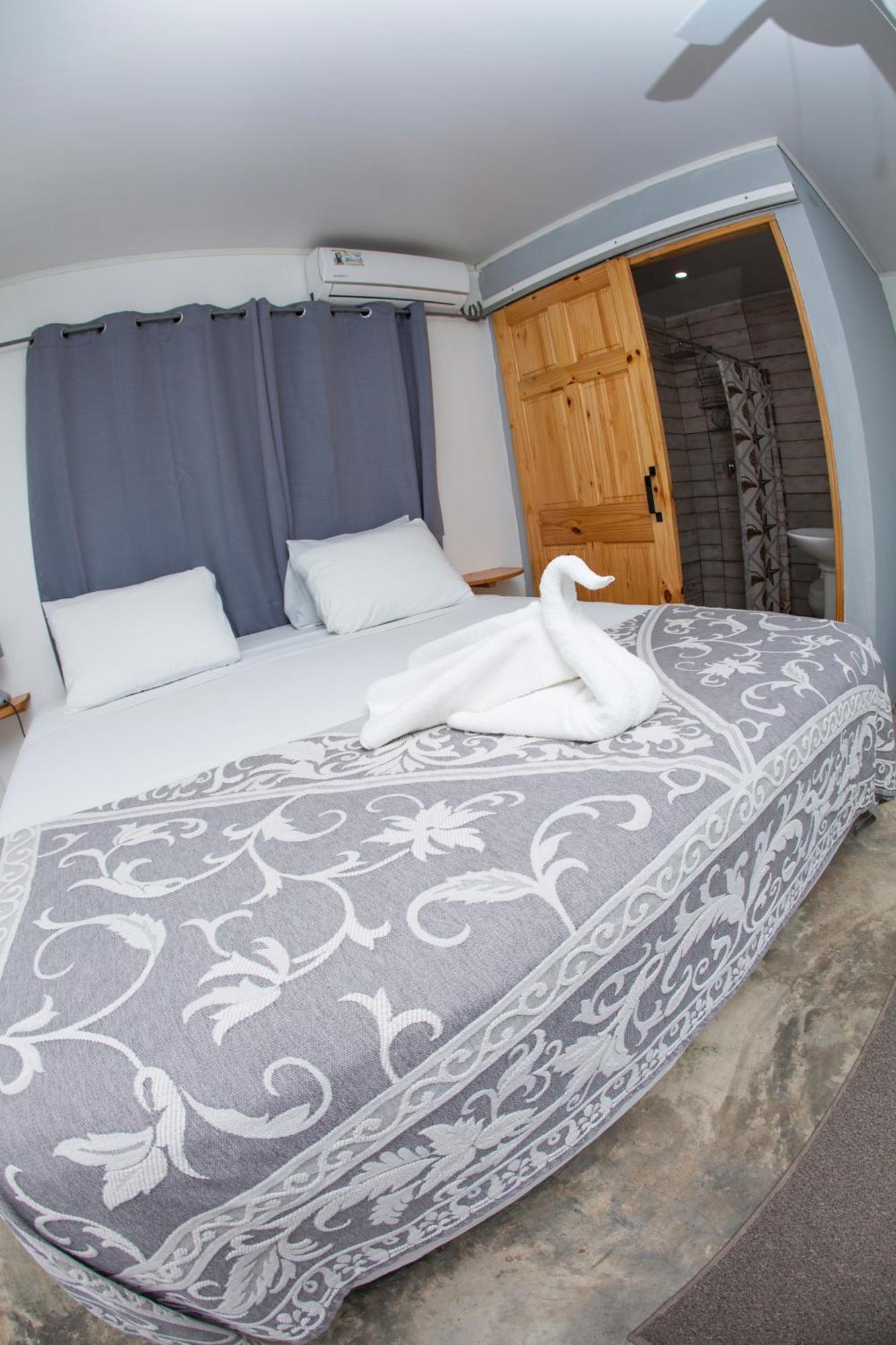 Show Pony Beach Resort And Suites Las Lajas  Dış mekan fotoğraf