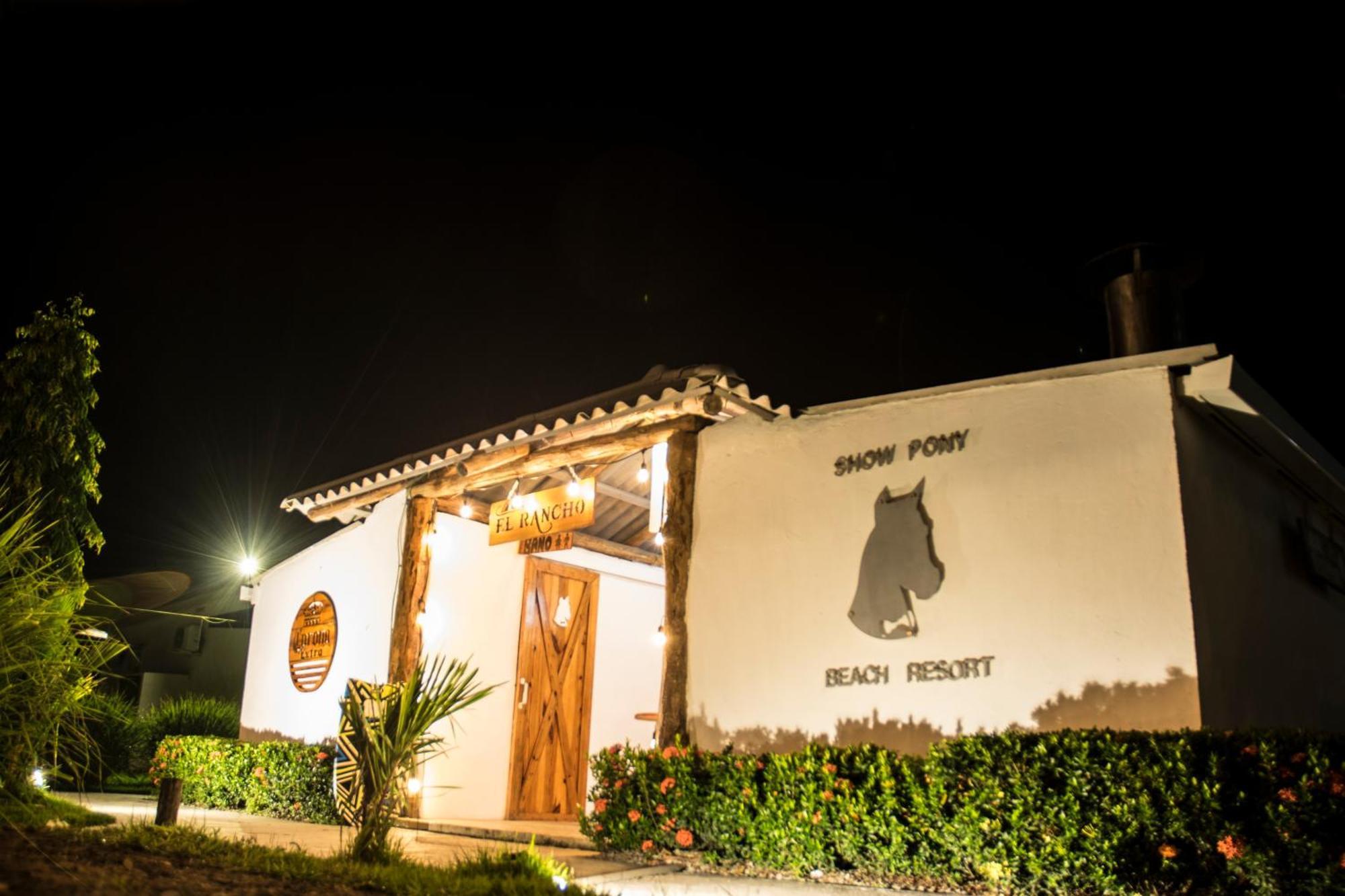 Show Pony Beach Resort And Suites Las Lajas  Dış mekan fotoğraf