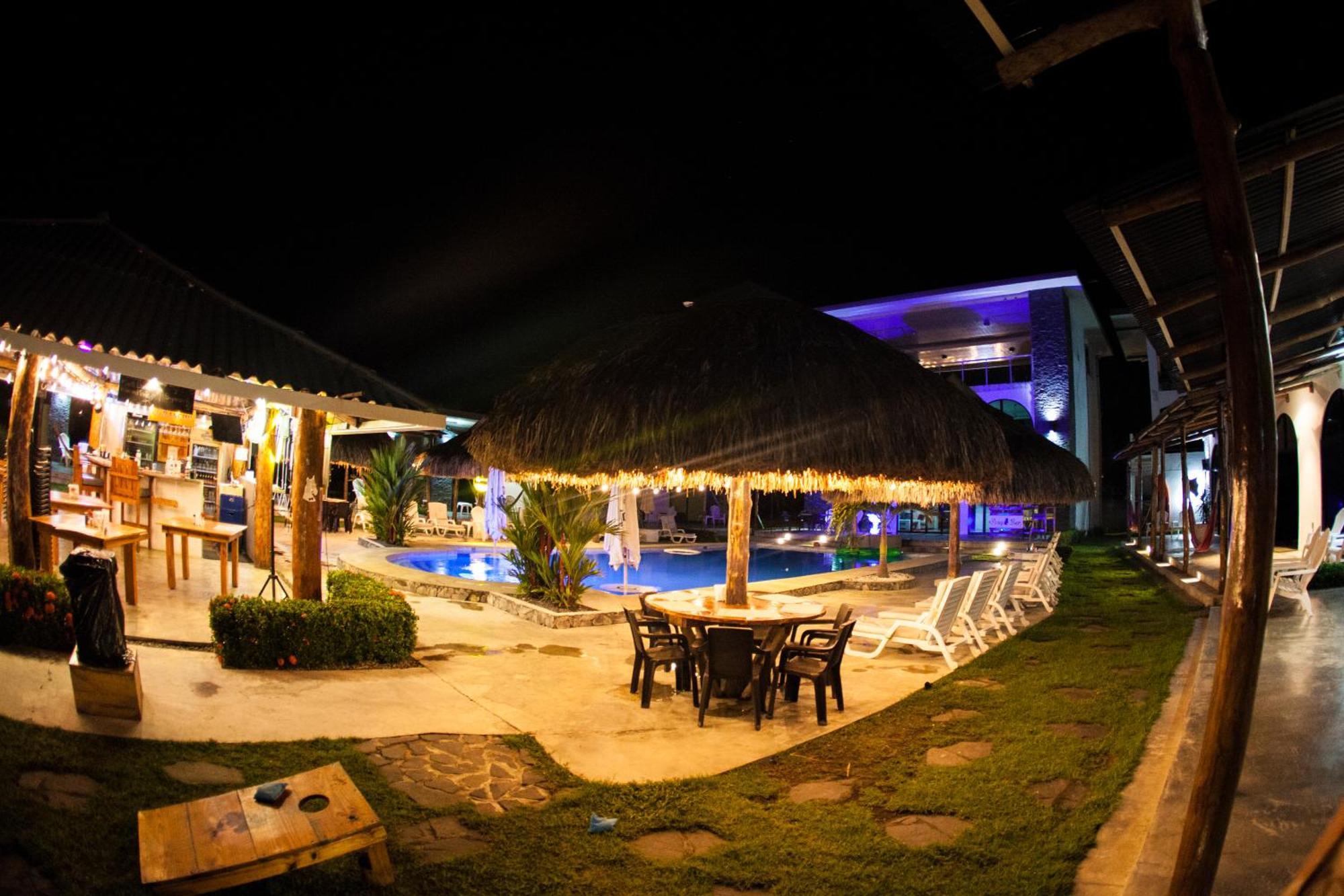 Show Pony Beach Resort And Suites Las Lajas  Dış mekan fotoğraf