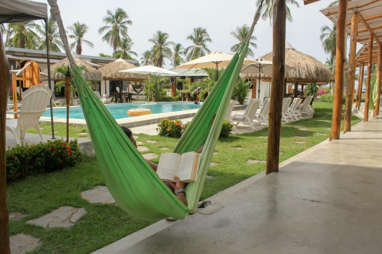 Show Pony Beach Resort And Suites Las Lajas  Dış mekan fotoğraf